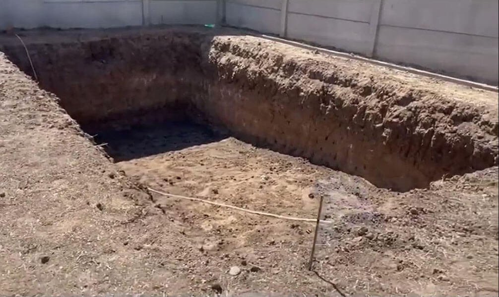 instalar sua própria piscina de fibra